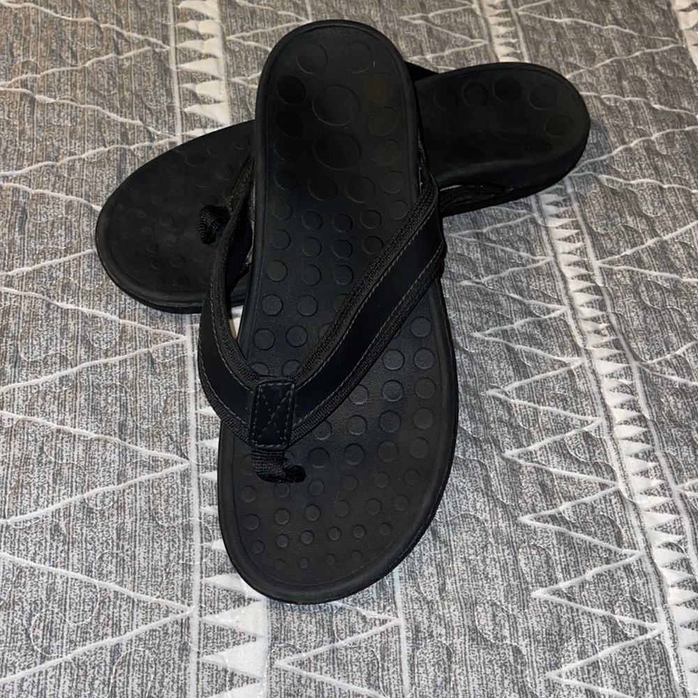 Mens Vionic flip flops size 12